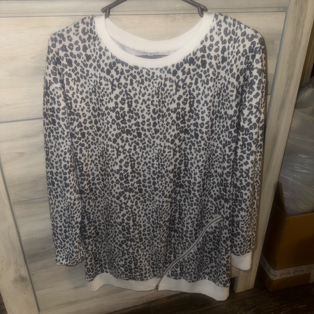 Chic Leopard Print Long Sleeve Dress